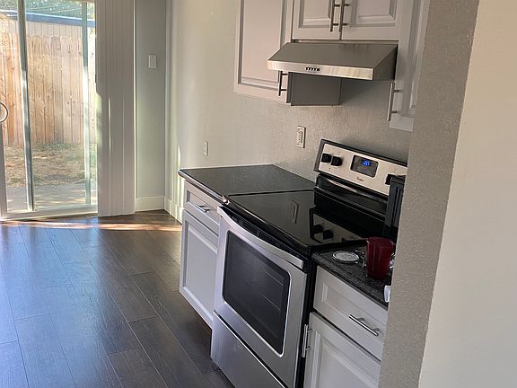 2nd image of 204 Glenn Dr #B