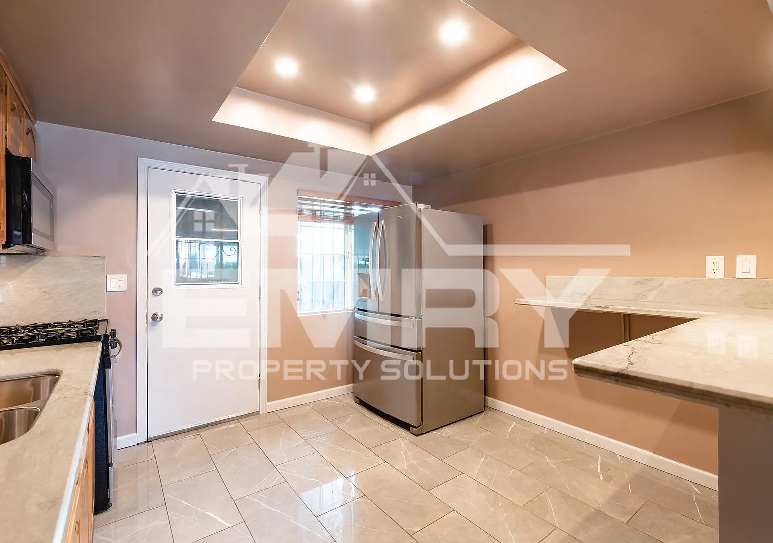 Fully Renovated 2 Bed 1 Bath for Rent in Cudahy Parking Included — Photo 3