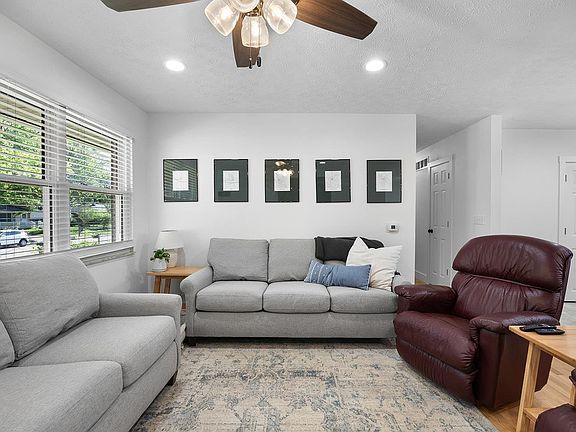 4th image of 133 Linda Ln