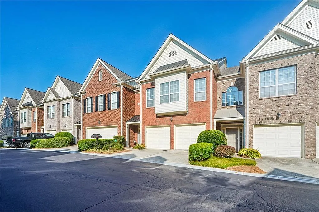 3 bed, 2.5 bath, 2094 sqft, $2,700 — Photo 2