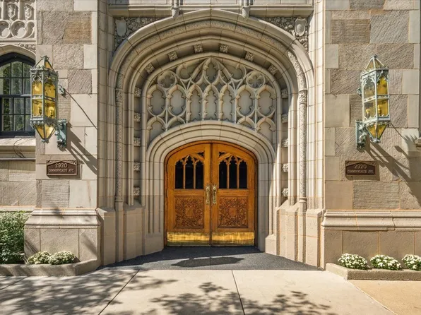 2920 N Commonwealth Ave APT 12A, Chicago, IL 60657