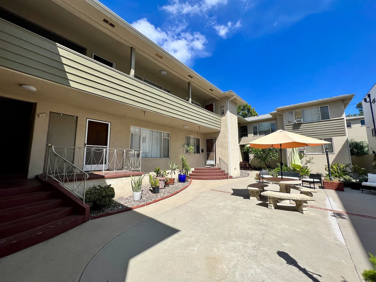 1 bed, 600 sqft, $2,100 — Photo 2