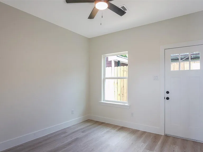 1315 Knight St #2 — Photo 11