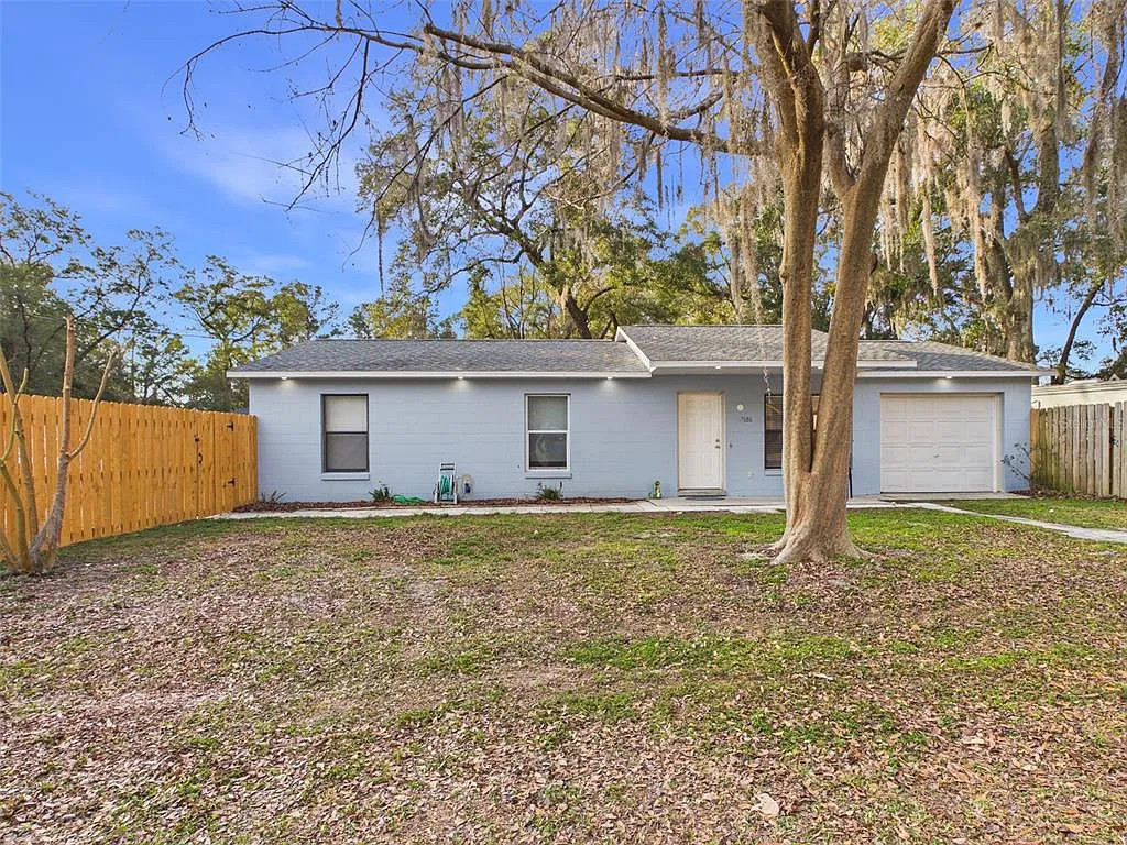3 bed, 2.0 bath, 1050 sqft, $1,700 — Photo 1