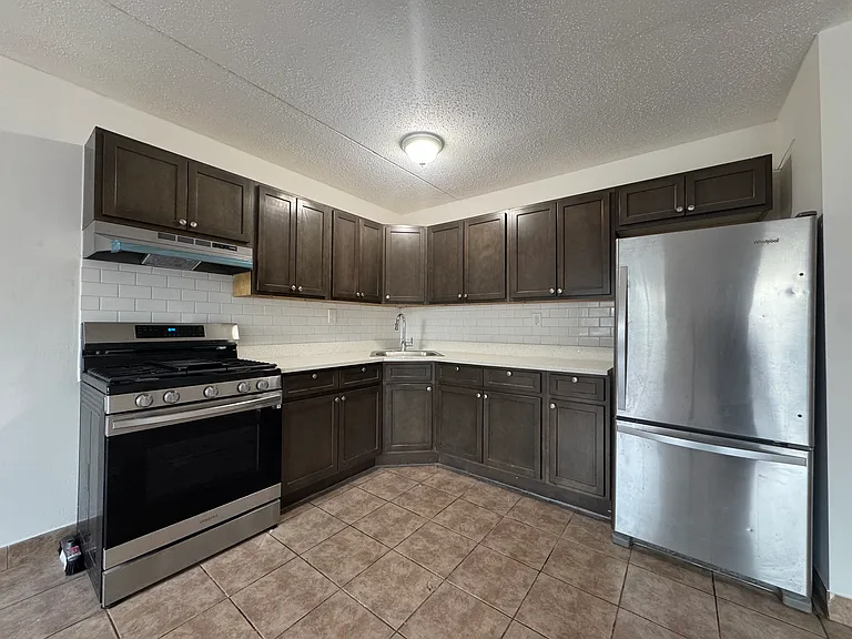 56-07 Clover Pl #3L — Photo 1
