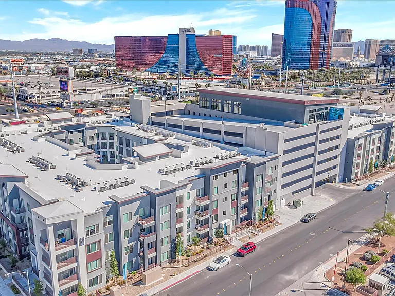 Elysian at the Palms — Photo 60