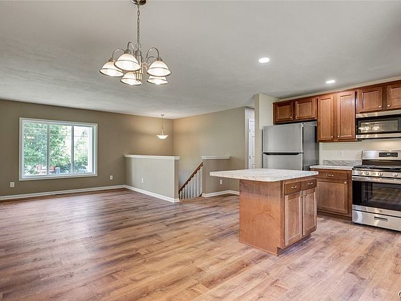 5th image of 127 Cedarwood Blvd