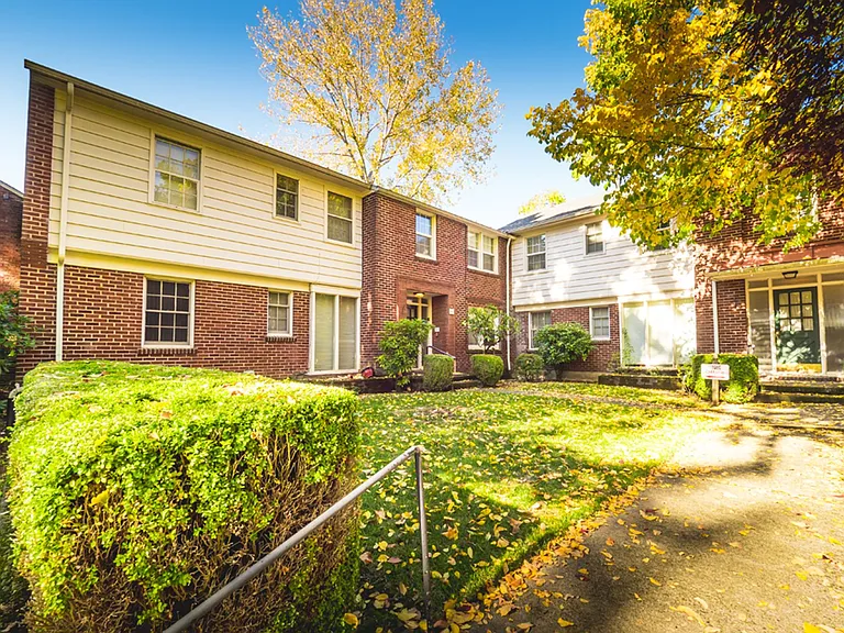 Colonial Park Apartments - Comfortable Living with a $99 Deposit Move-In Special — Photo 21