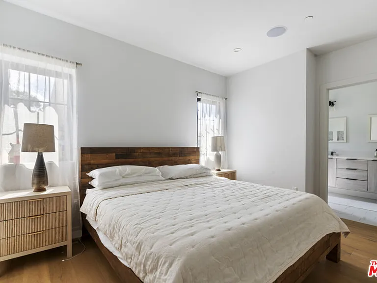 738 Parkman Ave — Photo 25