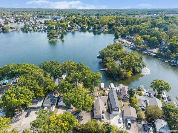 485 Bellevue Ave, Lake Orion, MI 48362