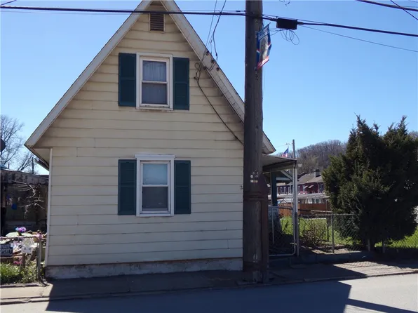 24 Federal St, Natrona Heights, PA 15065