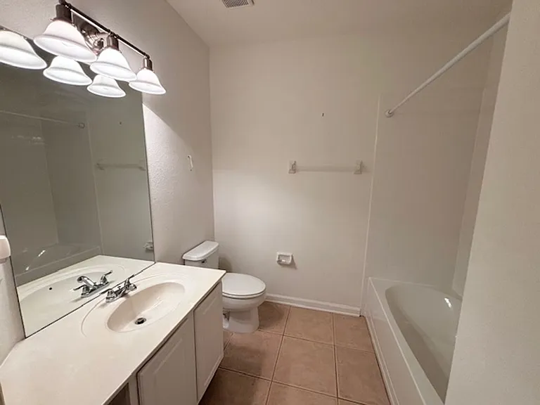 520 Hockendale Cv — Photo 13