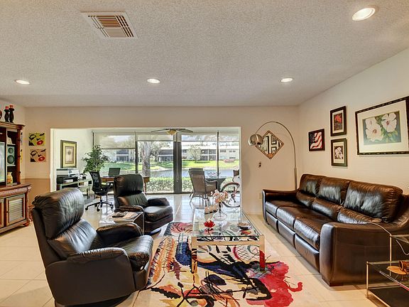 3rd image of 21 Stratford Drive #C