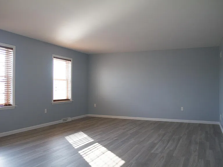 3900 Sheppard Dr — Photo 11