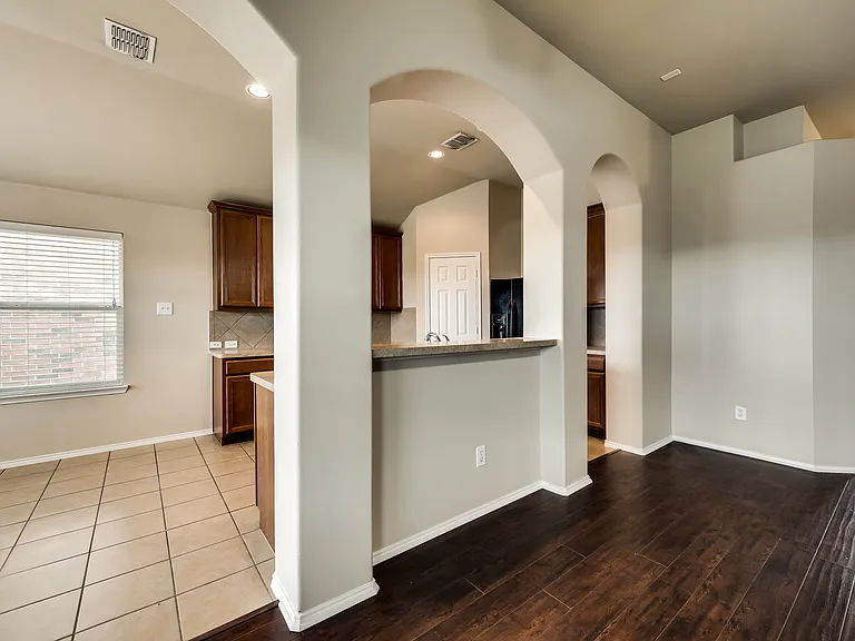 2116 Hartley Dr — Photo 6
