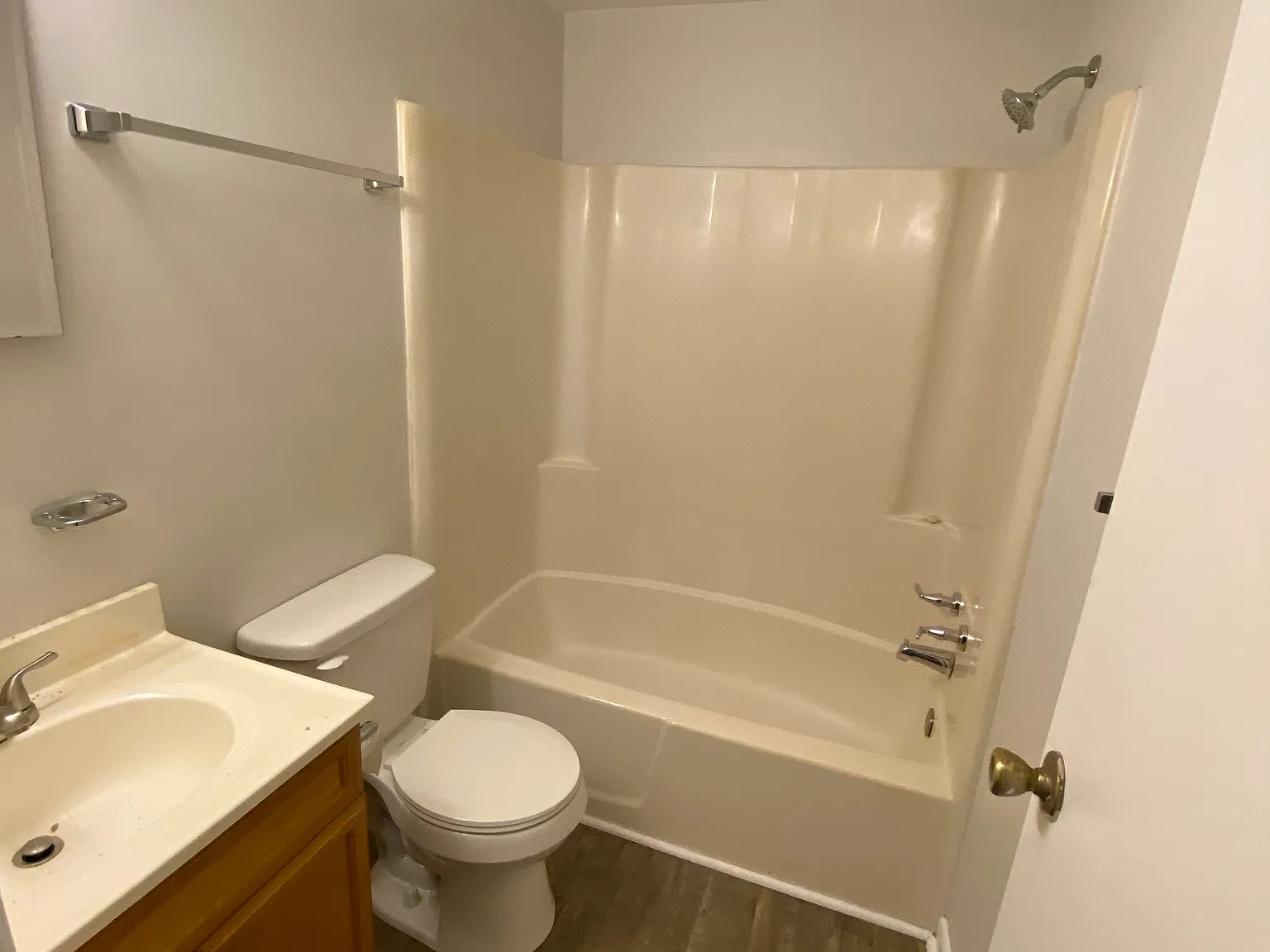 2 bed, 1.5 bath, 1200 sqft, $1,100 — Photo 2