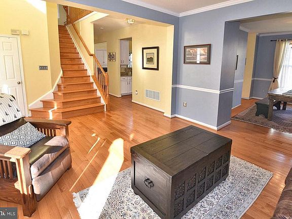 3rd image of 1009 Wheatfield Dr