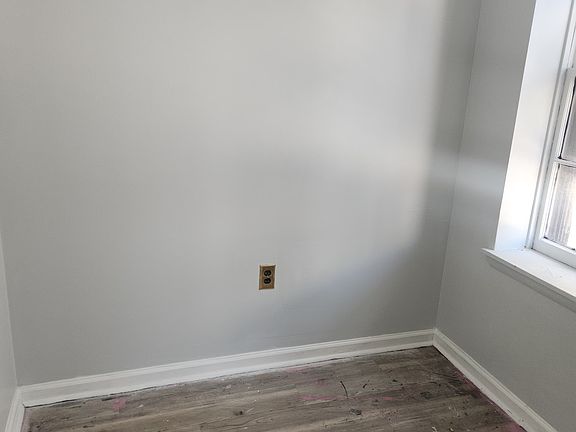 5th image of 300 W 9th St #2