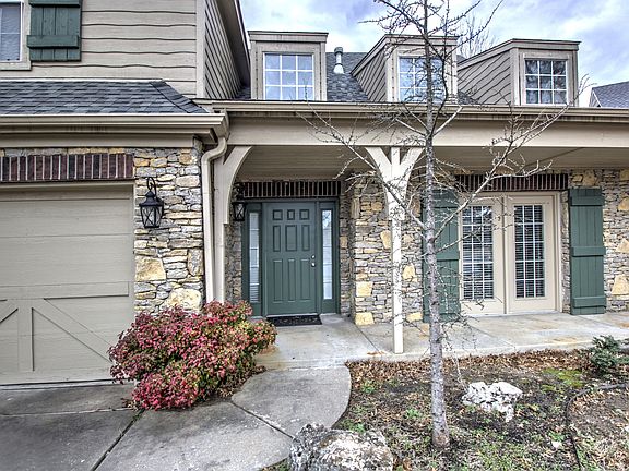 3rd image of 1009 S Cypress Ave W