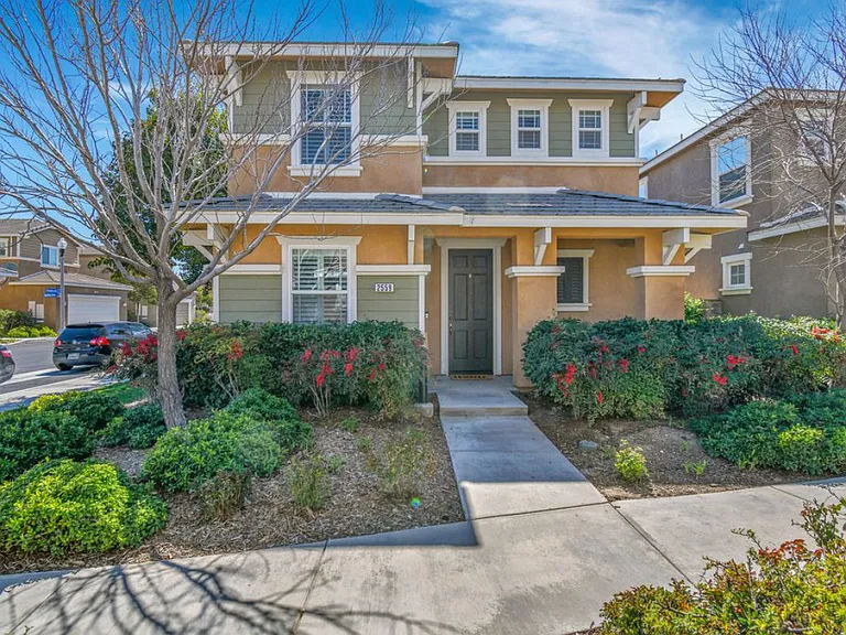 2559 Sparkling Water Ct — Photo 6