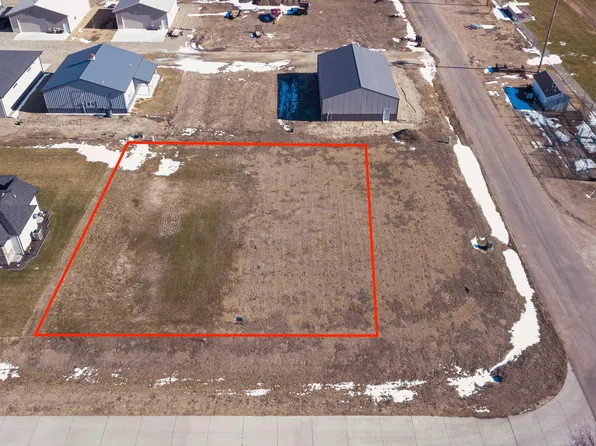 302 Cardinal Ln, Alma, NE 68920