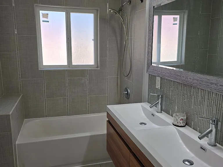 947 Hanover St — Photo 13