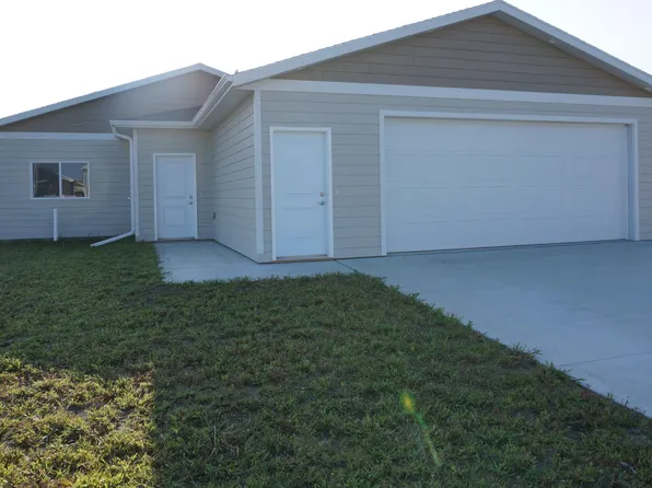 24 26th St SW, Watertown, SD 57201