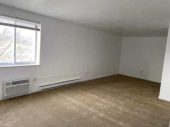 2nd image of 825 N Main St APT 40