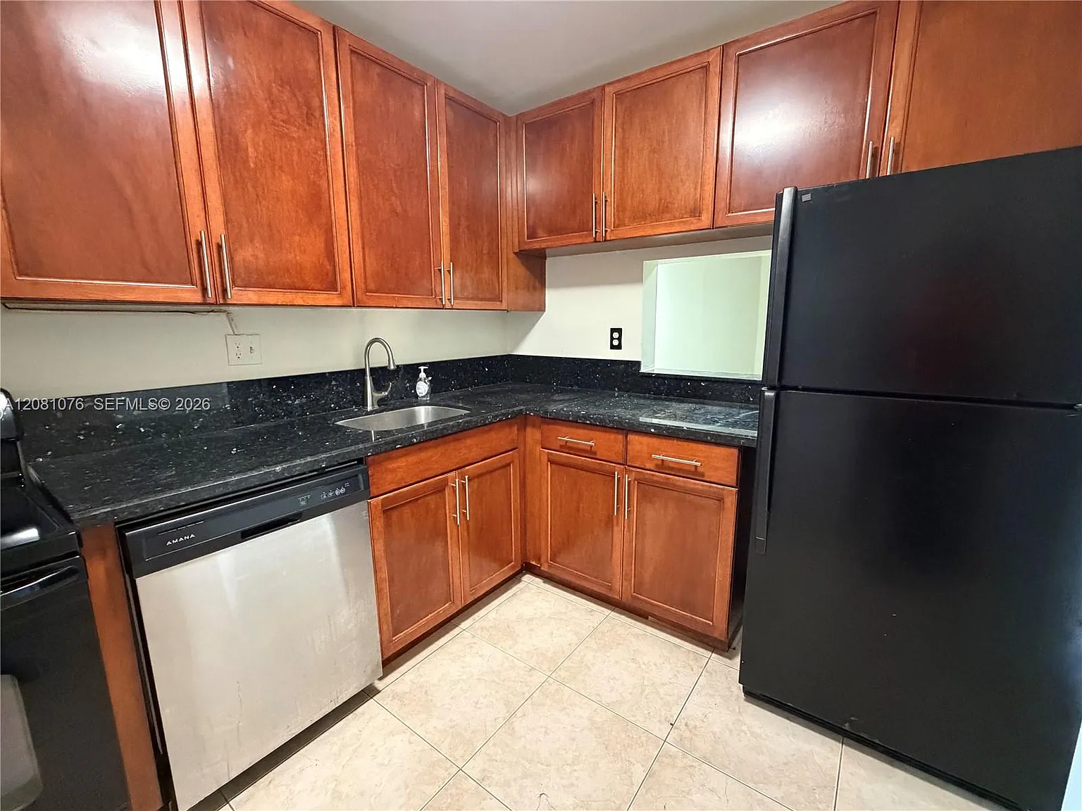 Versailles Gardens Condo — Photo 1