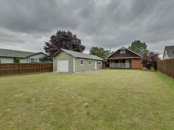 3rd image of 1061 Alder Ave