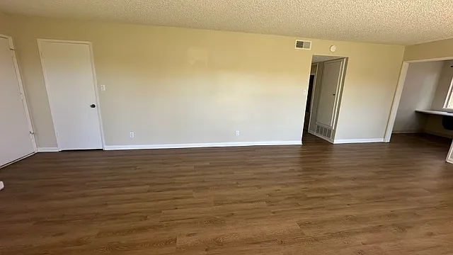 2727 Bayshore Ave — Photo 9