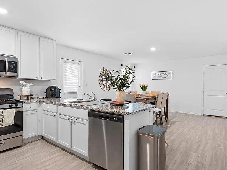 5463 Daphne Path — Photo 9