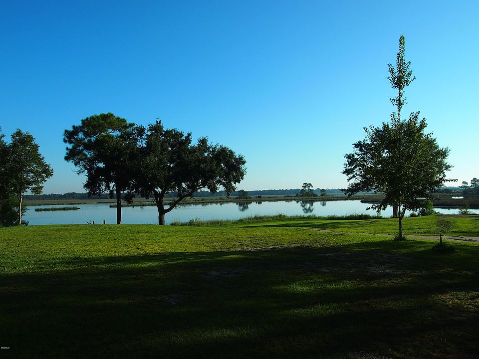 1st image of 960 N Shore Dr