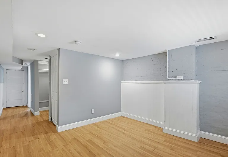 1214 Marshall St — Photo 13