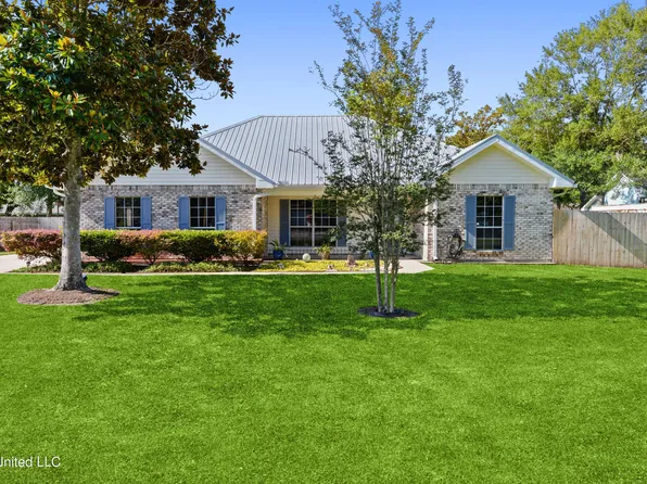 709 Boyd St, Waveland, MS 39576