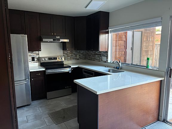 3rd image of 4128 Ravenwood Pl