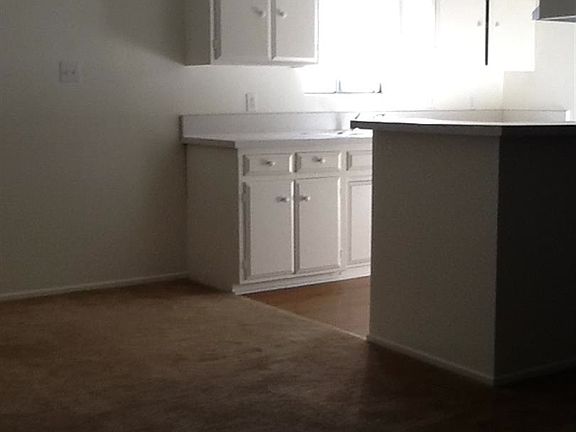 3rd image of 1318 W Gardena Blvd APT H