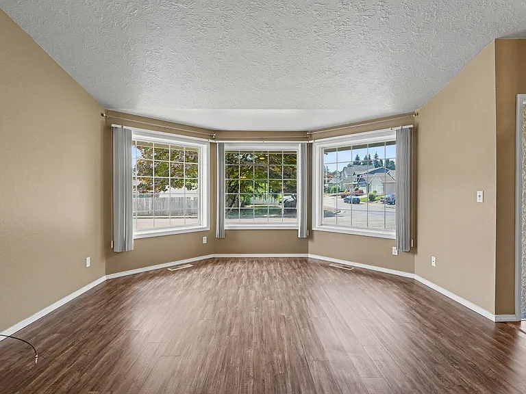 1075 Mildred Ln SE — Photo 10
