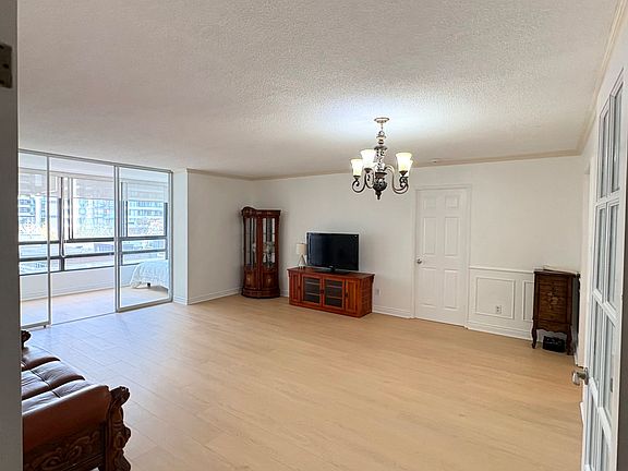 2nd image of 77 Carlton St #704