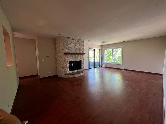 2nd image of 1365 N Sterling Ave #207B
