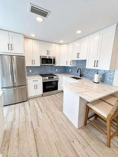 2 bed, 2.0 bath, 880 sqft, $4,300 — Photo 4