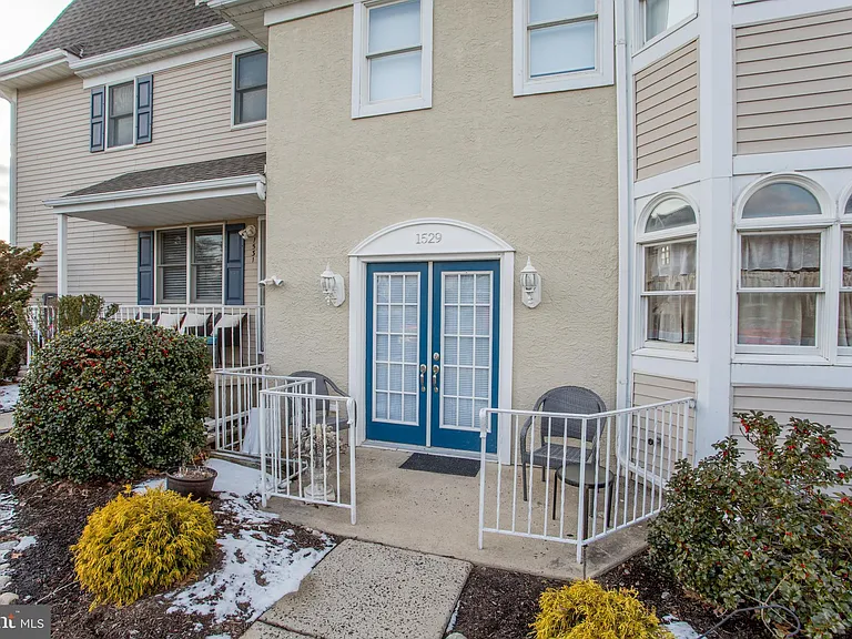 1529 Margaret Ct — Photo 8