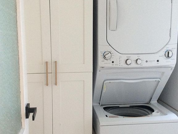 5th image of 244 1/2 N Kenwood St #244-1/2