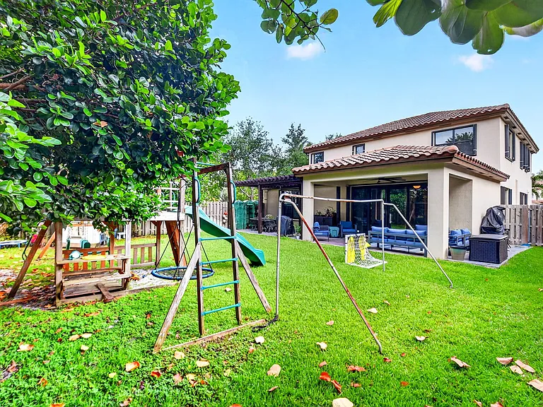9062 Gulf Cove Dr — Photo 58