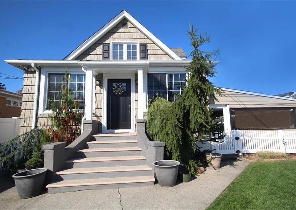 1st image of 383 McClean Ave