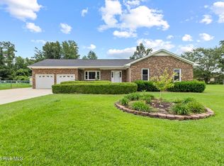 102 Howell Dr, Jacksonville, NC 28540
