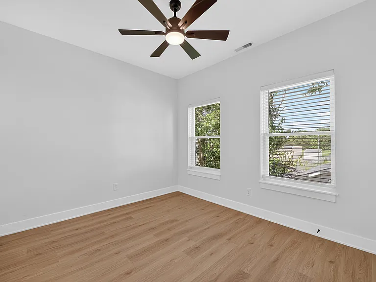 2439 Guilford Ave — Photo 25