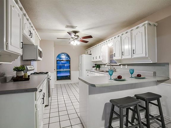 2nd image of 2609 Westridge Dr