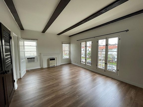 137 S. Canon Dr. #6 Beverly Hills, CA 90212 - 1 bedroom - 1 bath: Living Room