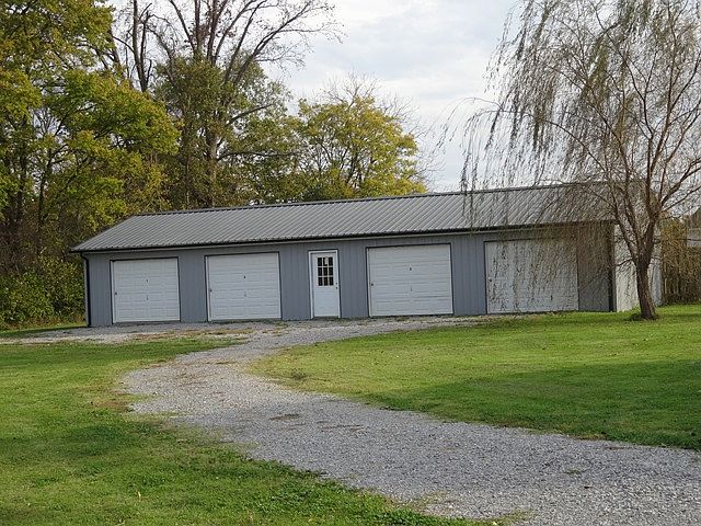 2nd image of 306 Commerce St